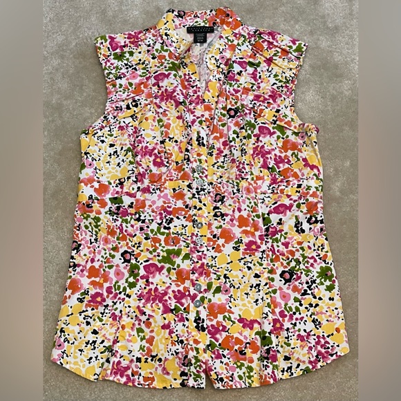 Apostrophe Stretch Sleeveless Floral Blouse - Button Up - Ruffled Arm Holes - Picture 2 of 10